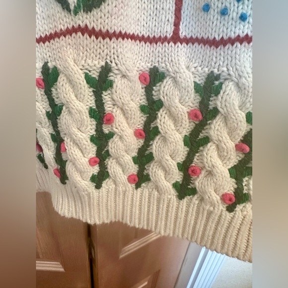 Super Cute Vintage Floral Sweater 🩷 - Picture 3 of 9